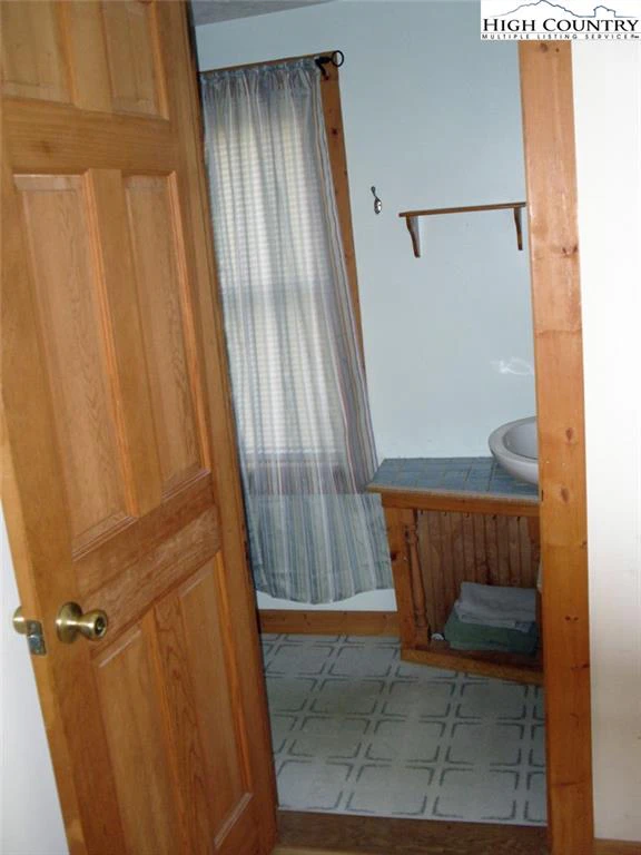 Image number 9 for the current listing