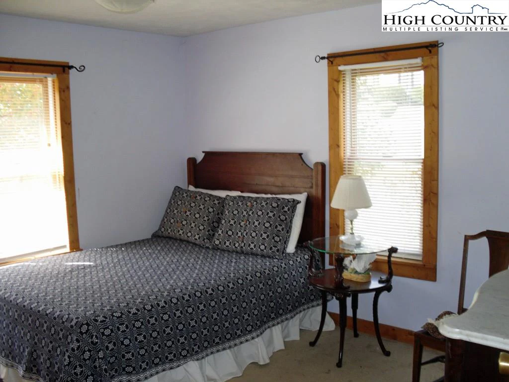 Image number 8 for the current listing