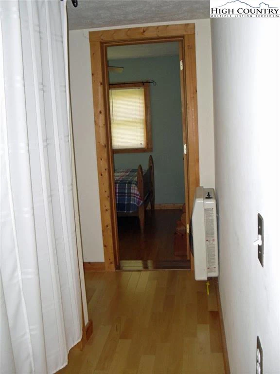 Image number 7 for the current listing