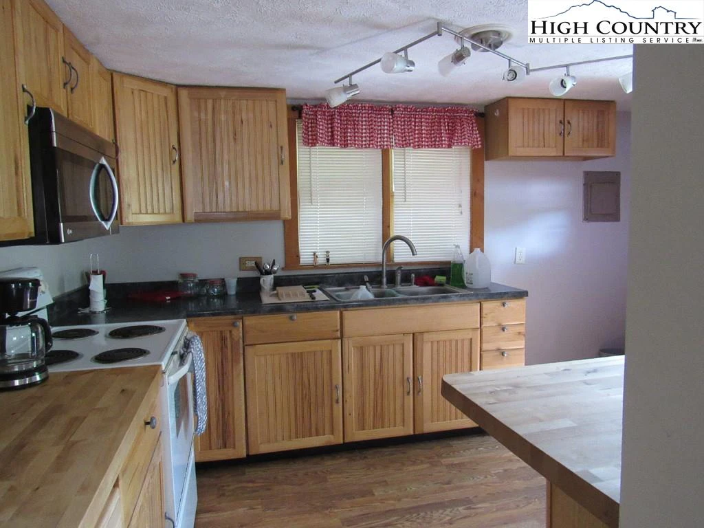 Image number 6 for the current listing