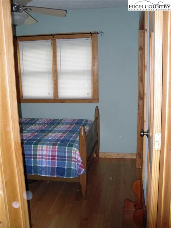 Image number 4 for the current listing