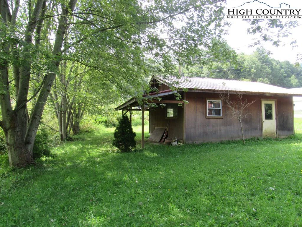 Image number 19 for the current listing