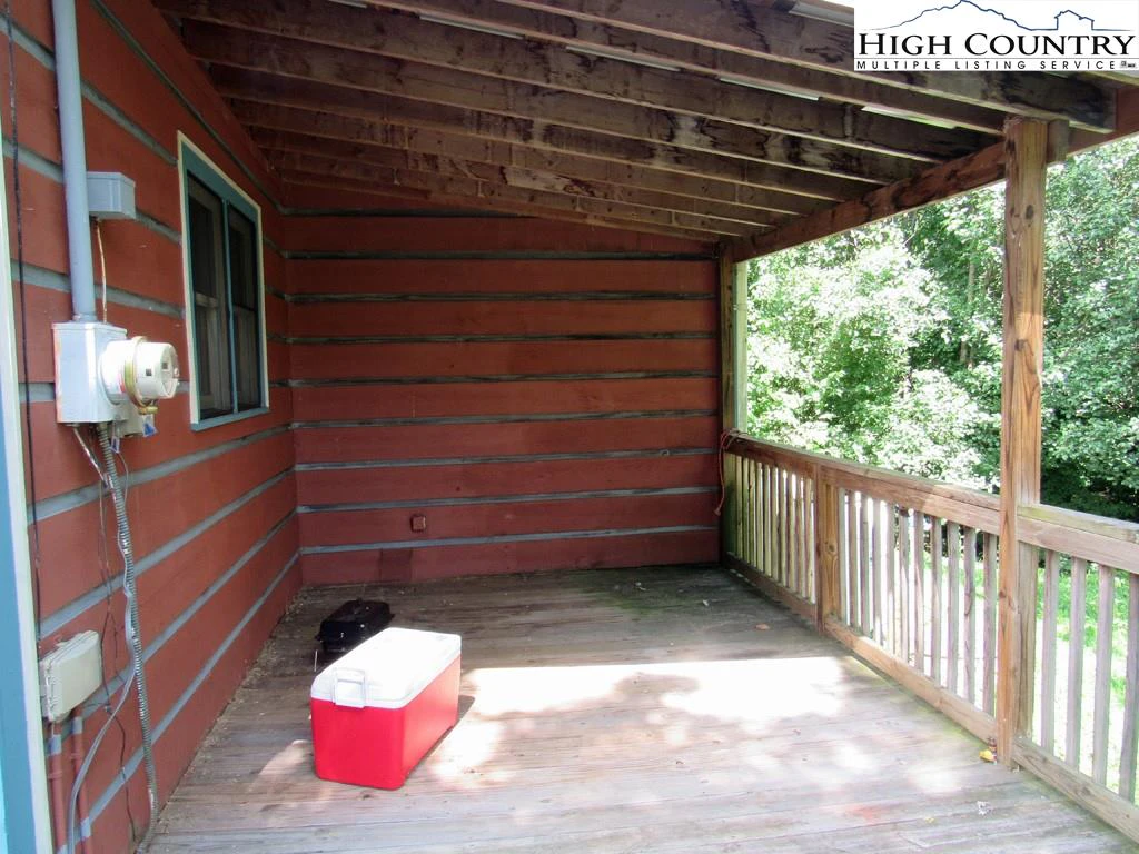 Image number 17 for the current listing