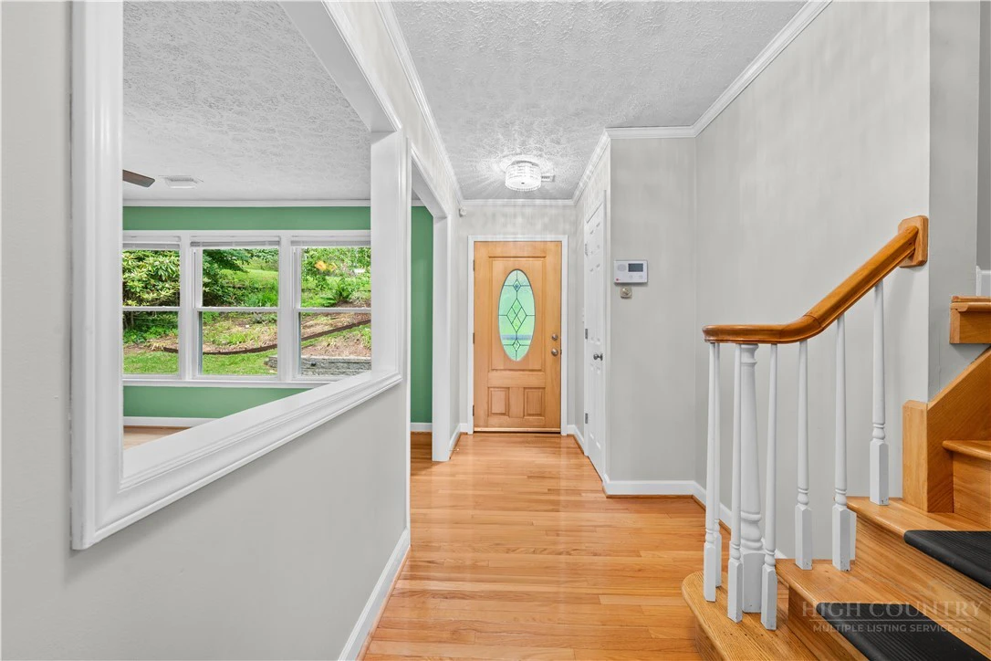 Image number 2 for the current listing