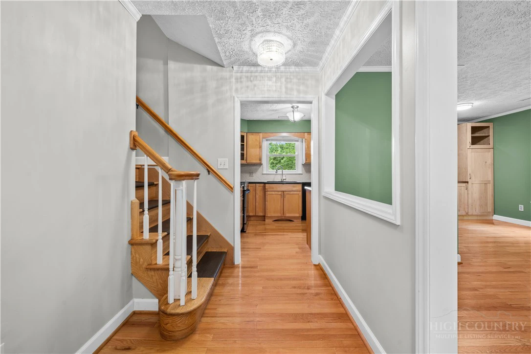 Image number 3 for the current listing