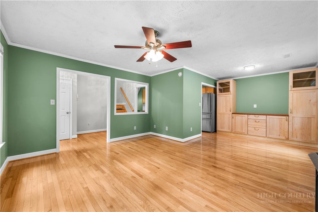 Image number 5 for the current listing
