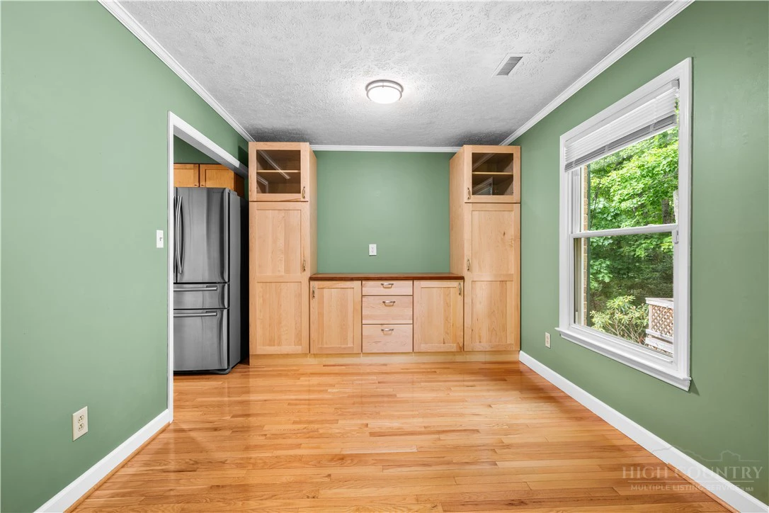 Image number 6 for the current listing
