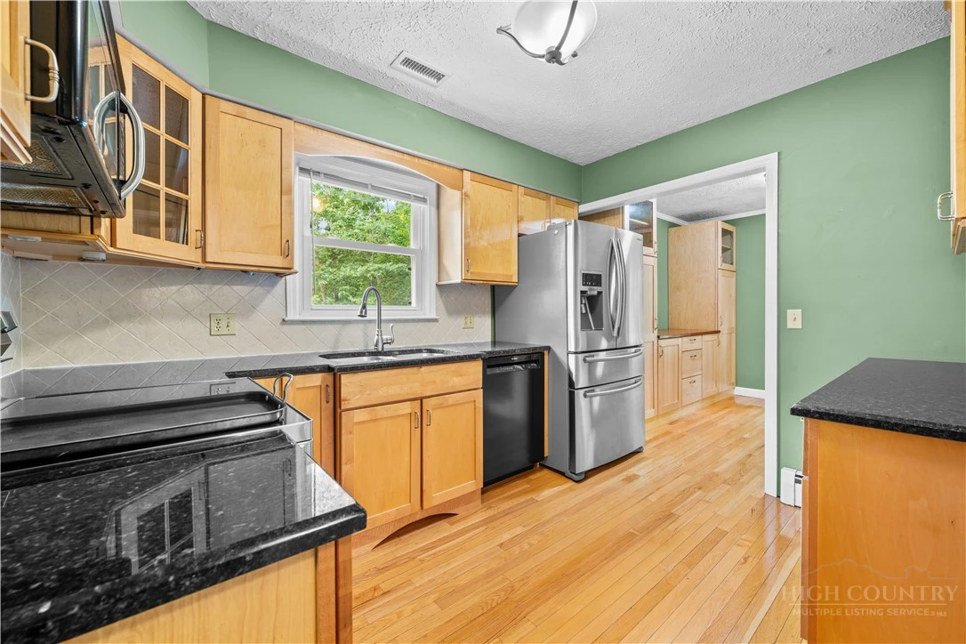 Image number 9 for the current listing