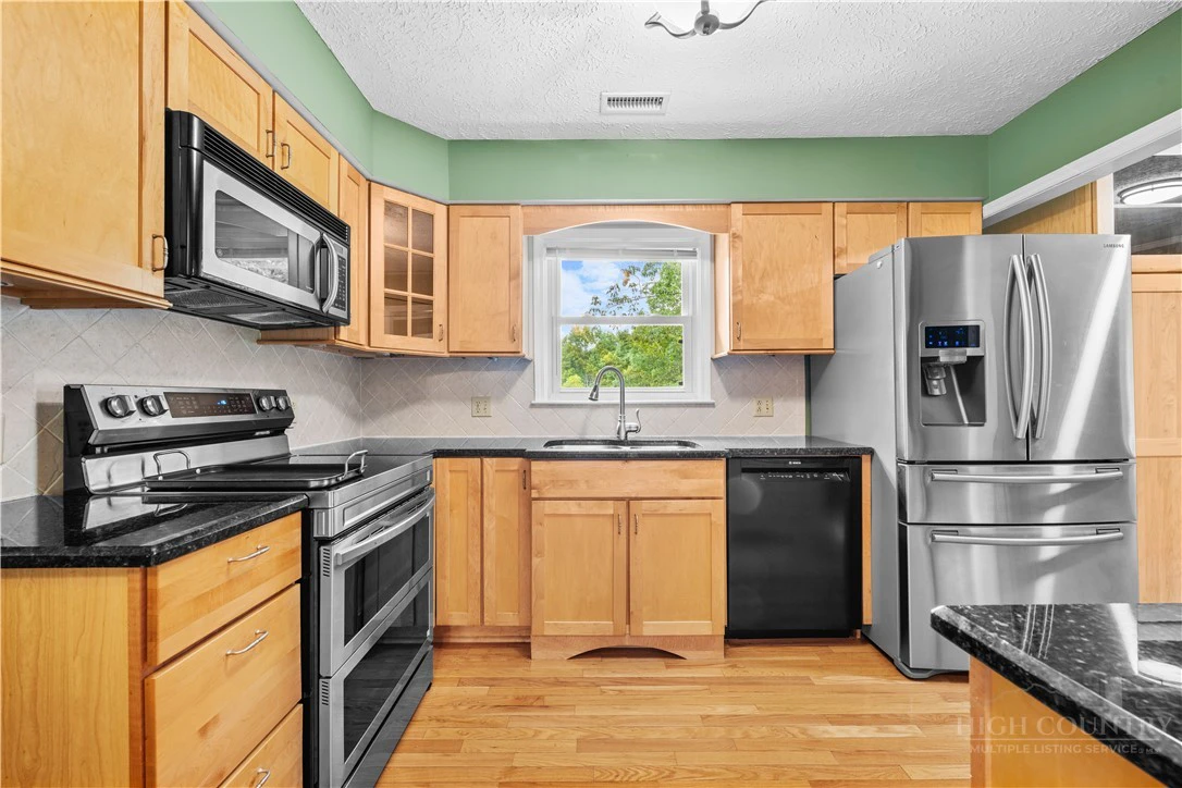 Image number 10 for the current listing