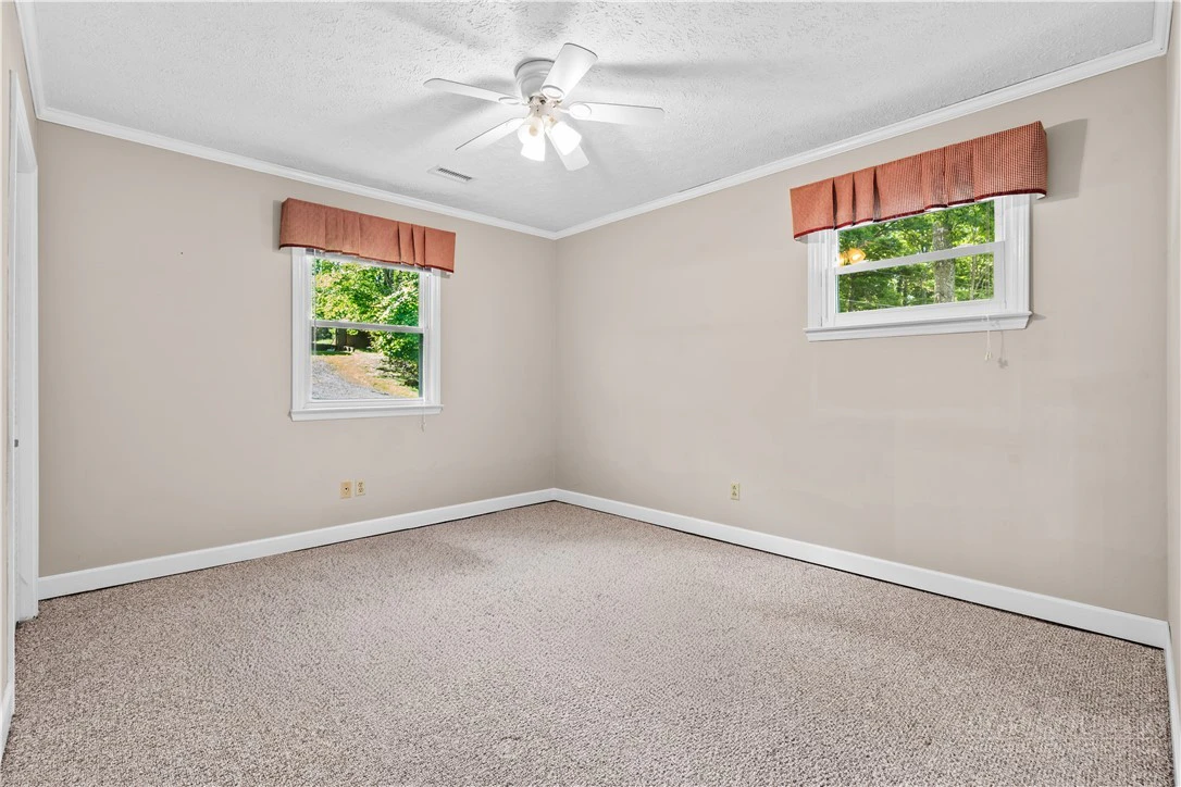Image number 11 for the current listing