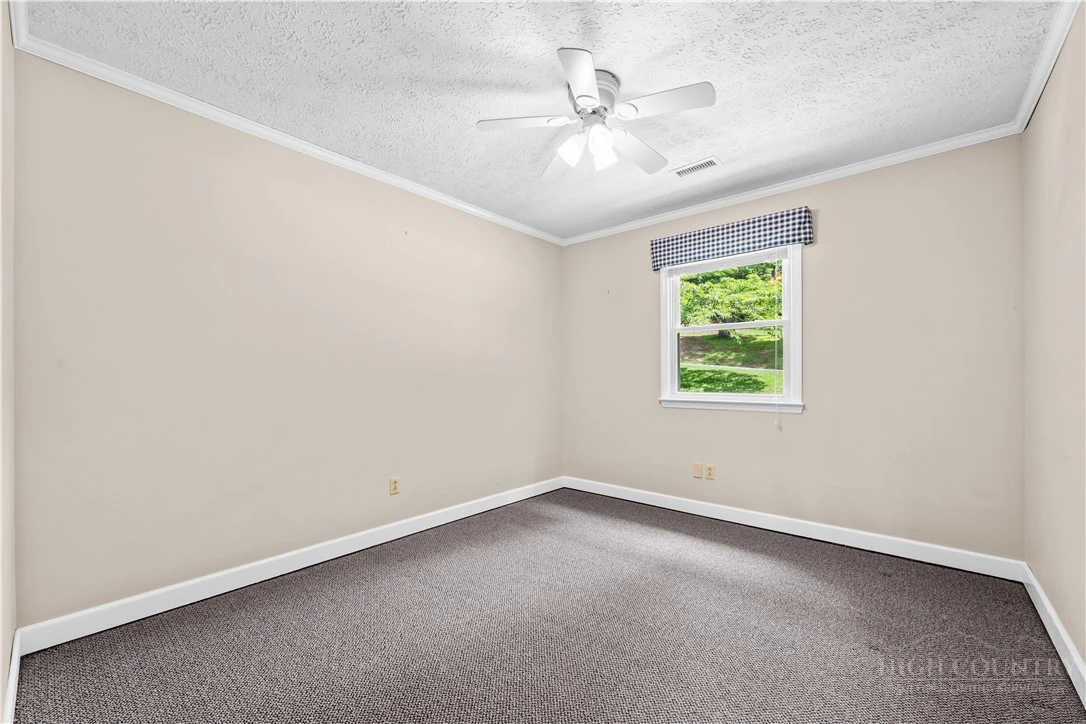 Image number 17 for the current listing