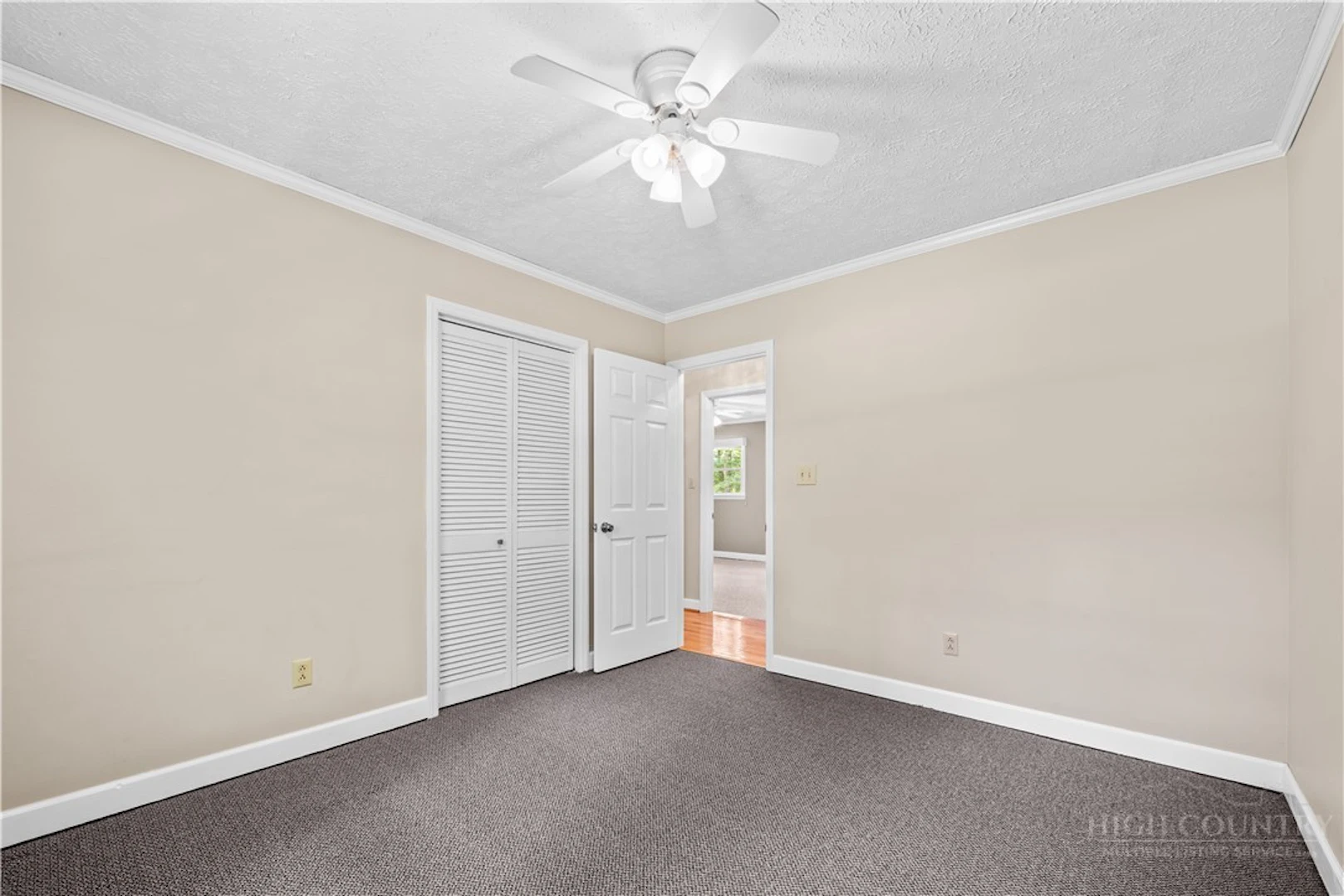 Image number 18 for the current listing