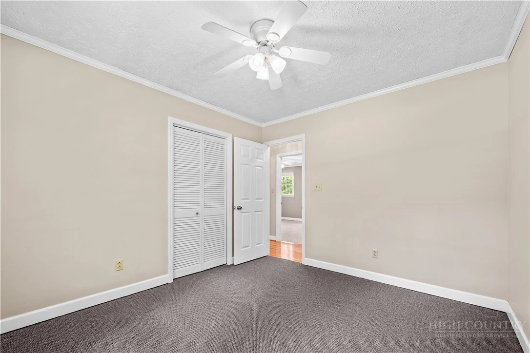 Image number 18 for the current listing