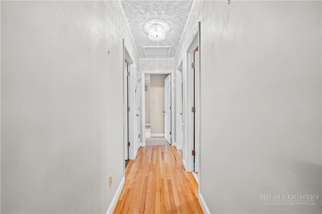 Image number 21 for the current listing