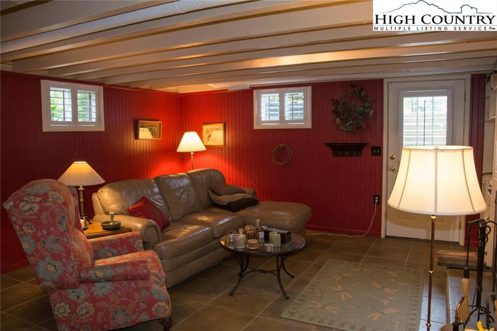 Image number 3 for the current listing