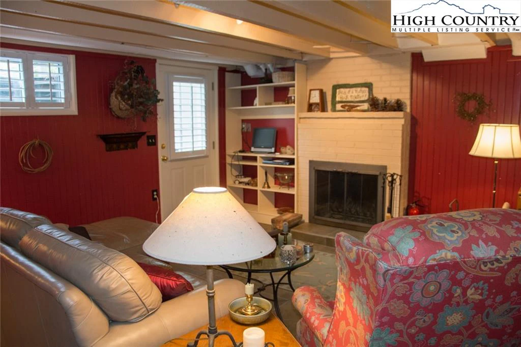 Image number 4 for the current listing