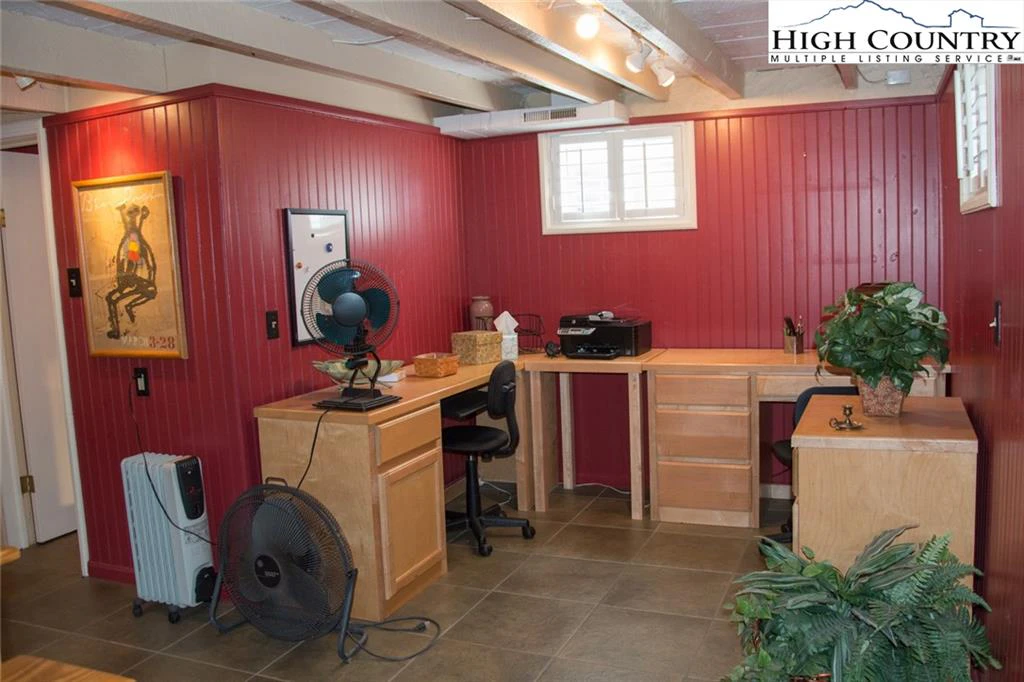 Image number 5 for the current listing