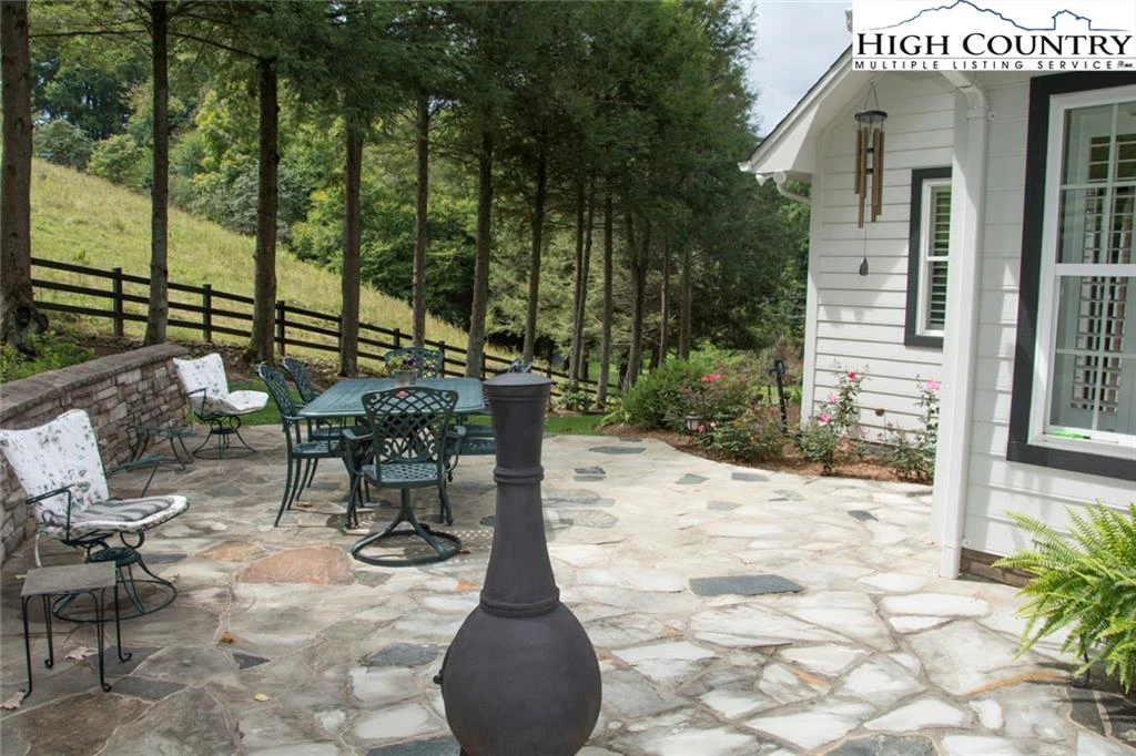 Image number 8 for the current listing