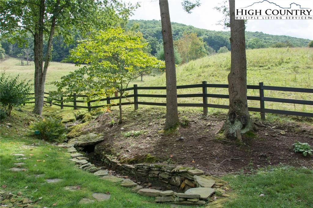 Image number 11 for the current listing