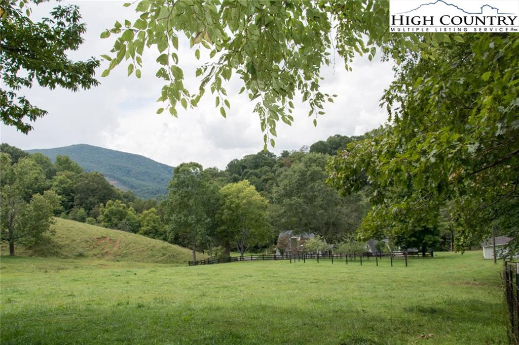 Image number 14 for the current listing