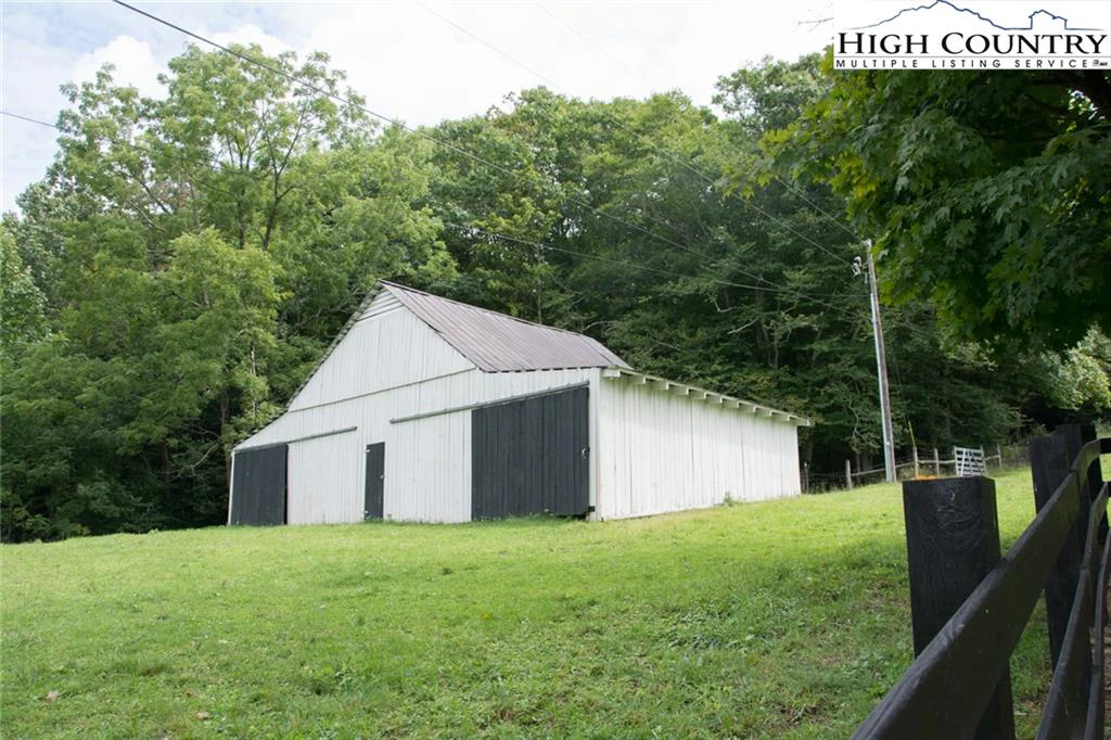 Image number 16 for the current listing