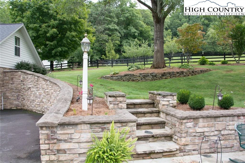Image number 18 for the current listing