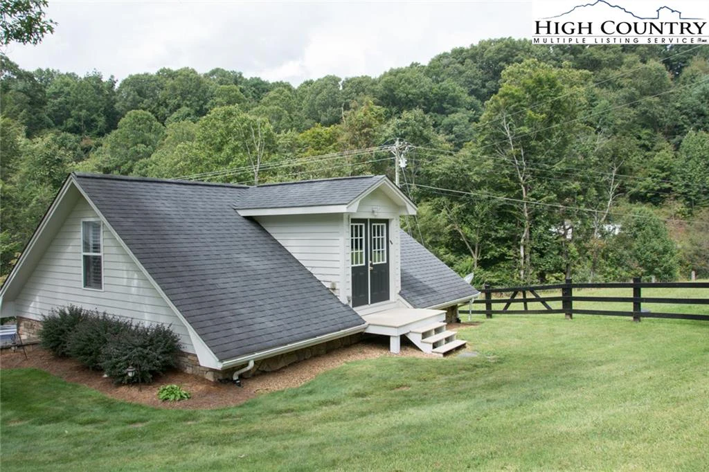 Image number 19 for the current listing