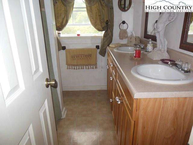 Image number 14 for the current listing