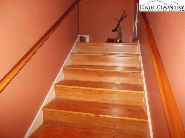 Image number 4 for the current listing