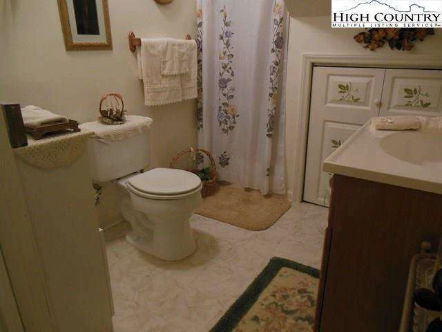 Image number 5 for the current listing
