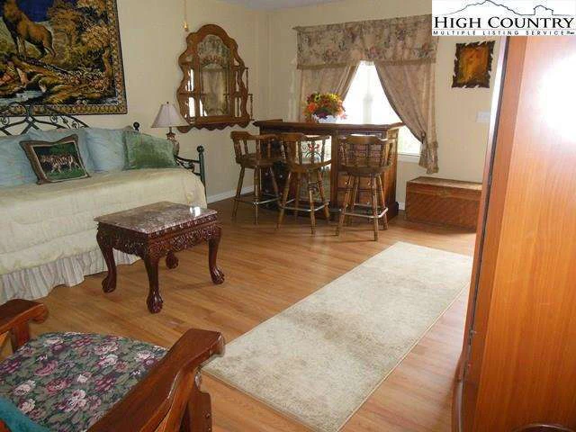 Image number 6 for the current listing