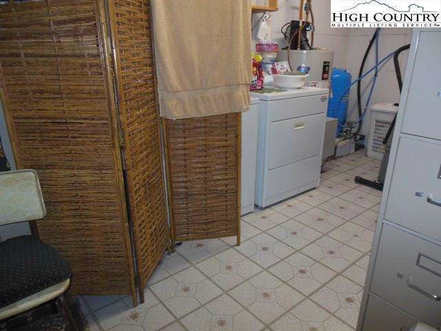 Image number 7 for the current listing