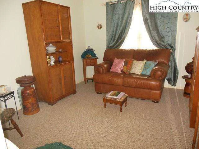 Image number 8 for the current listing