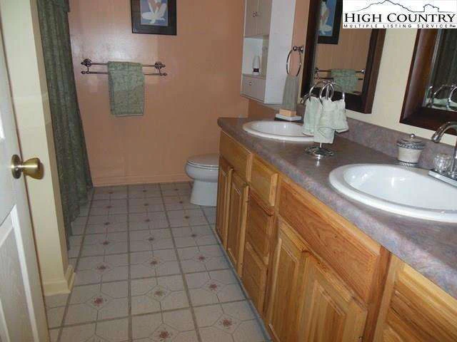 Image number 10 for the current listing