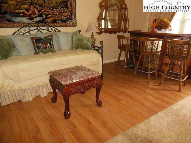 Image number 13 for the current listing
