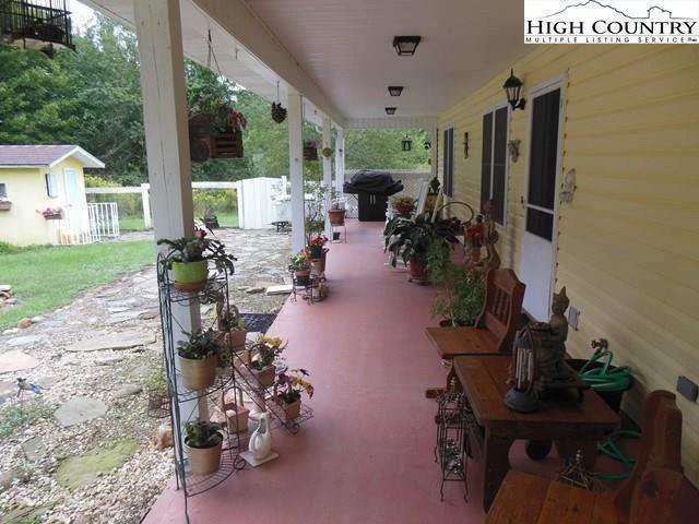 Image number 17 for the current listing