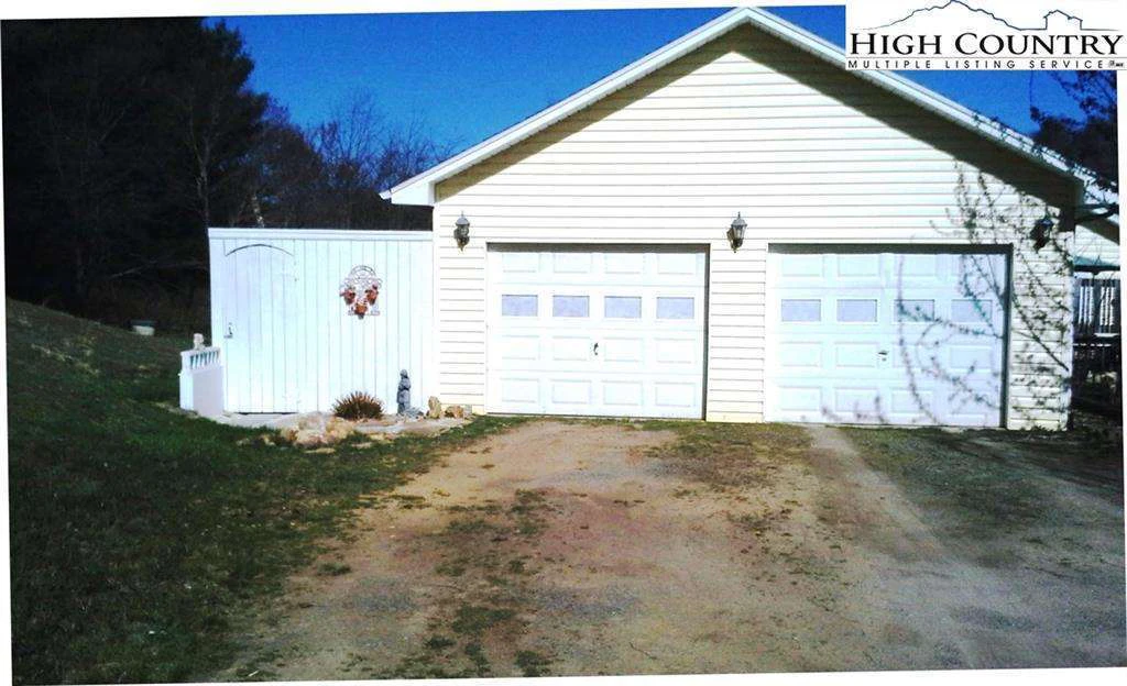 Image number 32 for the current listing