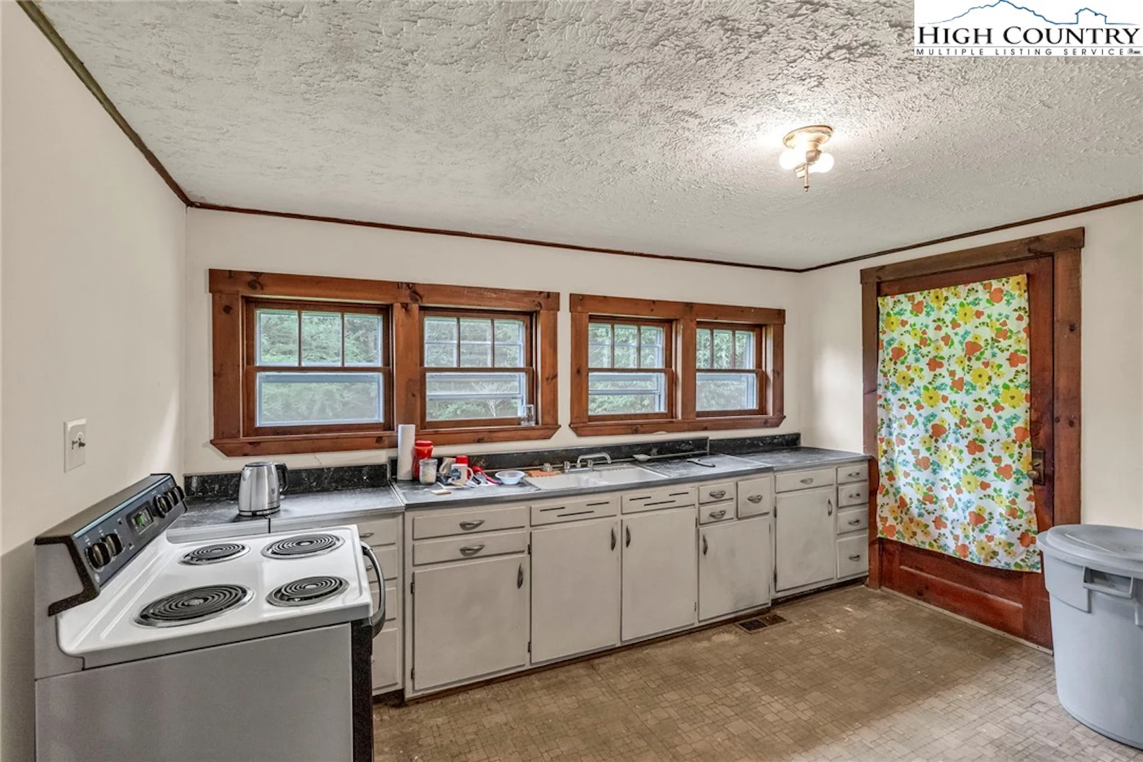 Image number 14 for the current listing