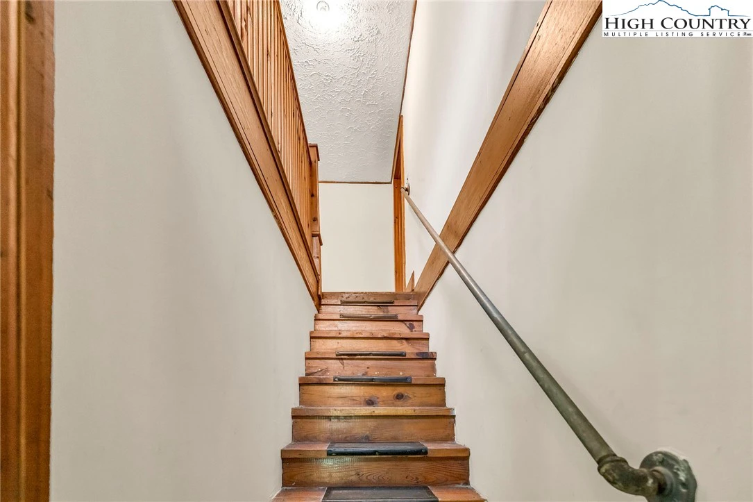 Image number 6 for the current listing