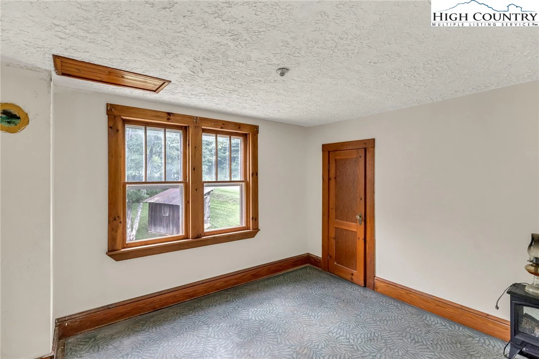 Image number 7 for the current listing