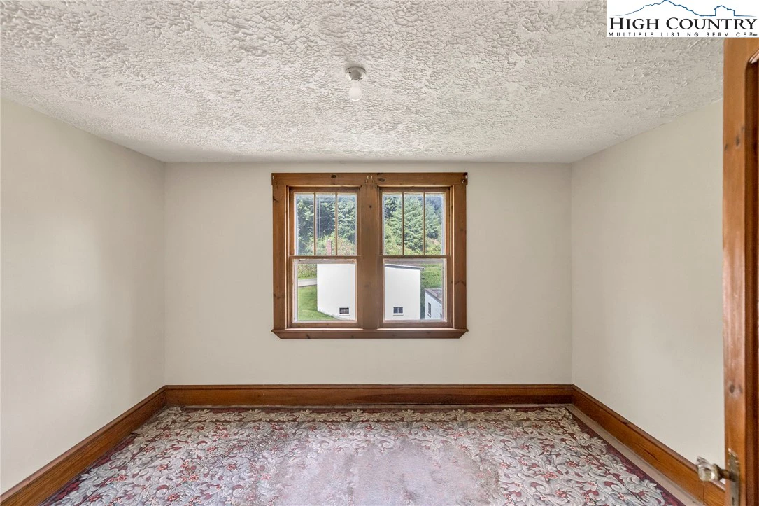 Image number 10 for the current listing