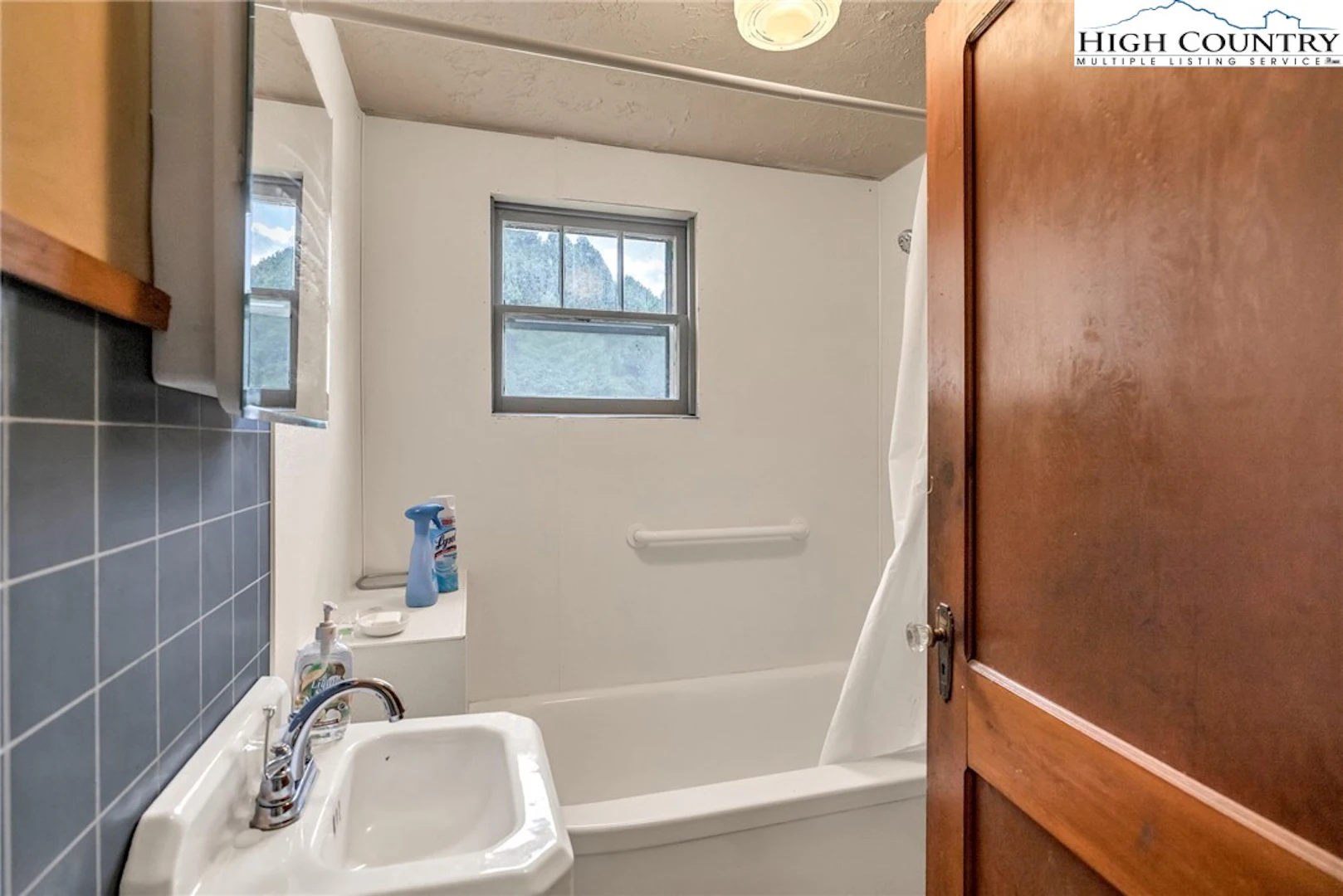 Image number 11 for the current listing