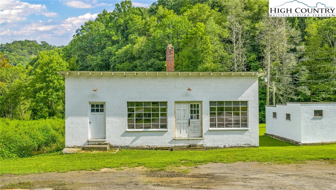 Image number 2 for the current listing