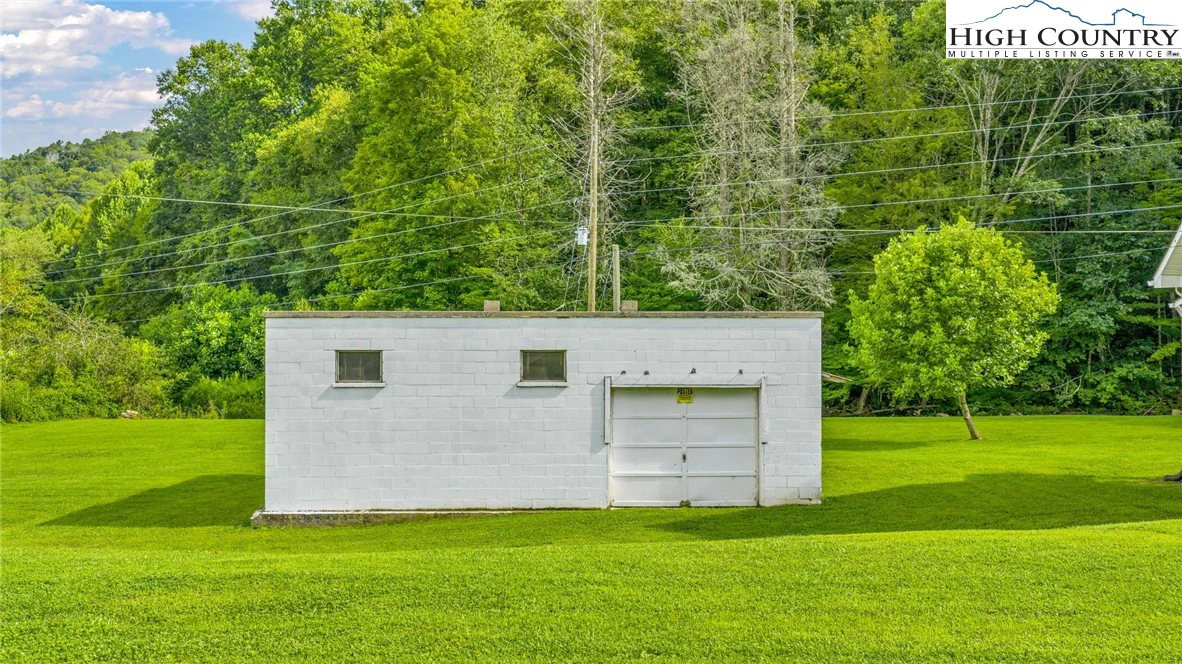 Image number 19 for the current listing