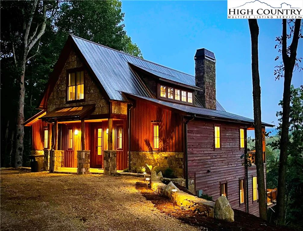Image number 1 for the current listing