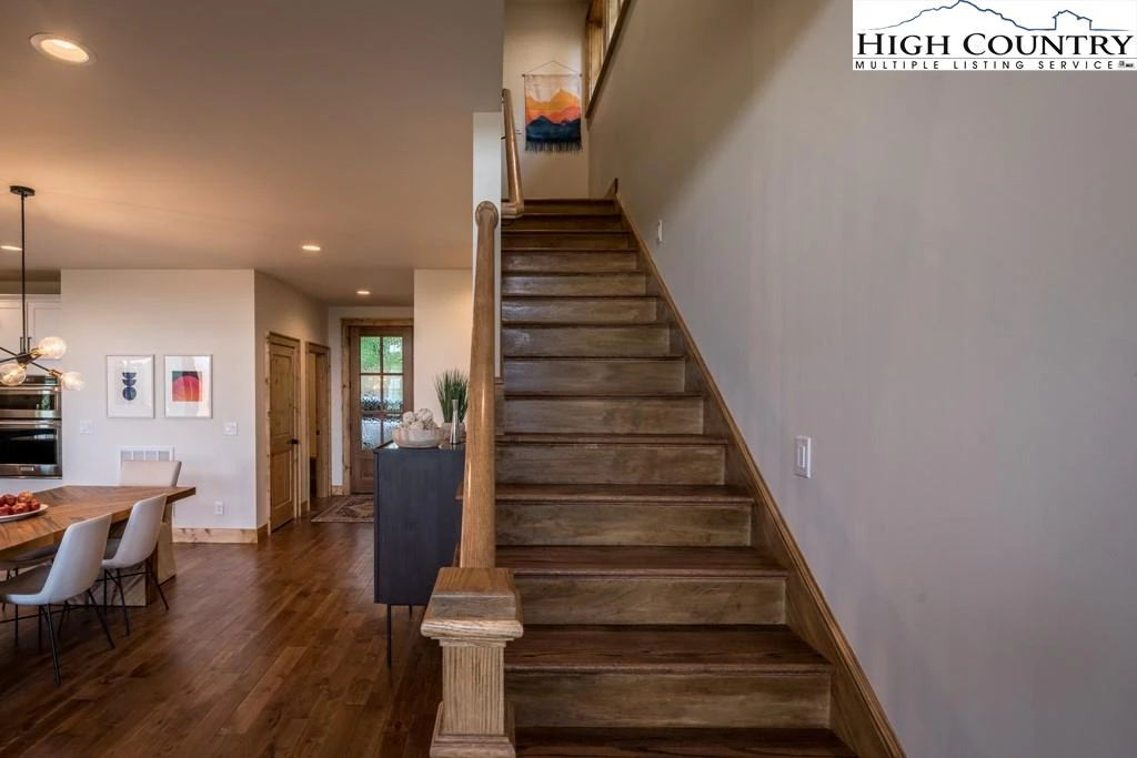 Image number 3 for the current listing