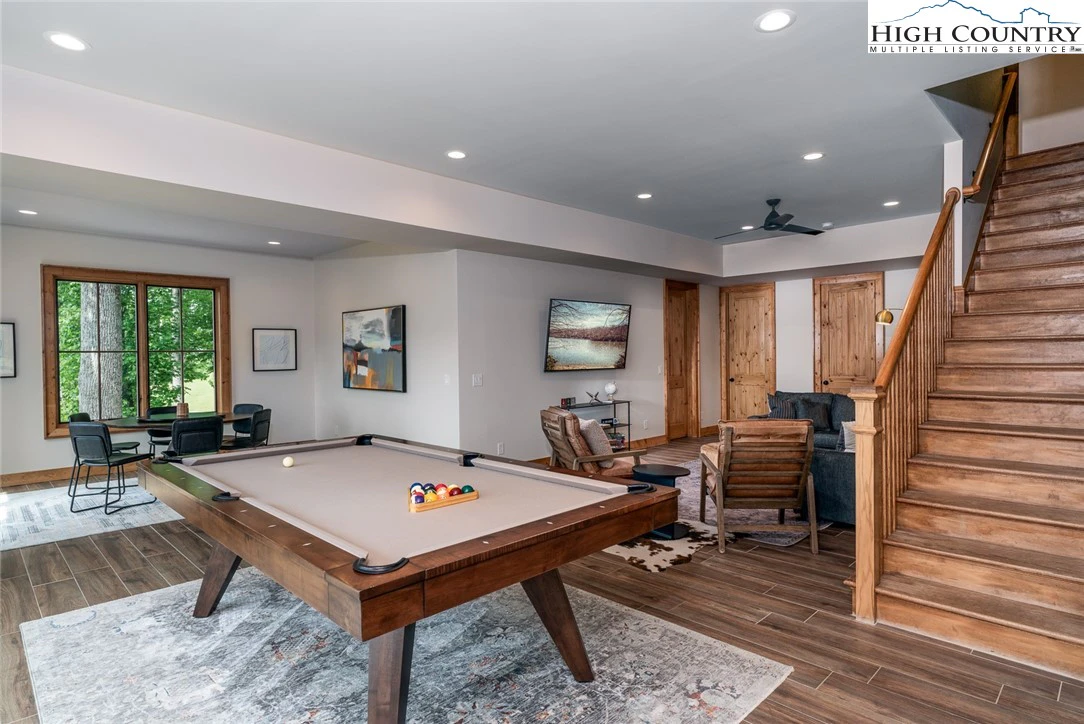 Image number 3 for the current listing