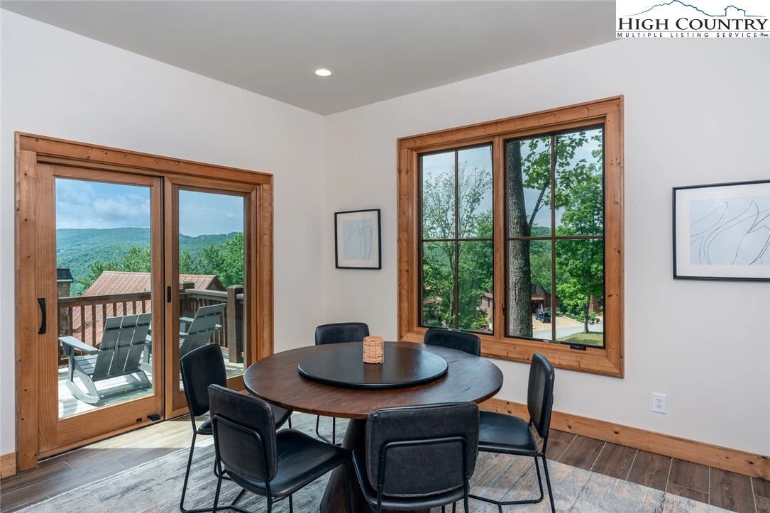 Image number 4 for the current listing