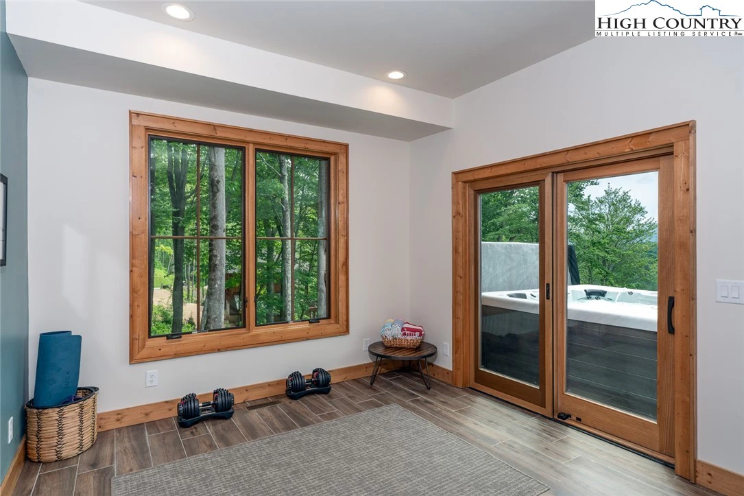 Image number 5 for the current listing