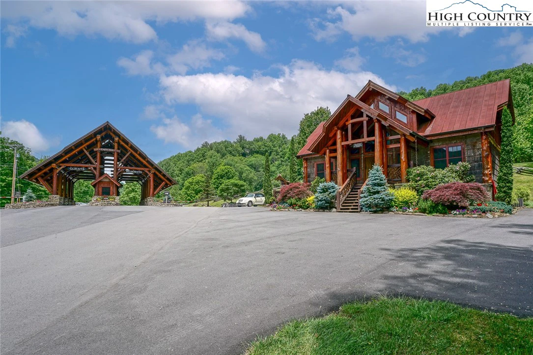 Image number 18 for the current listing